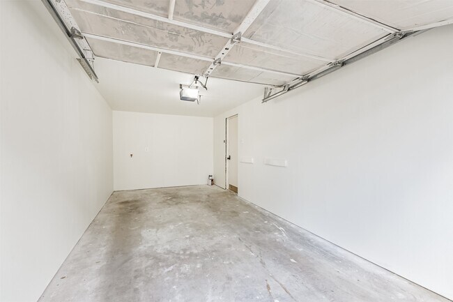 Building Photo - 2505 Watertown Mall St