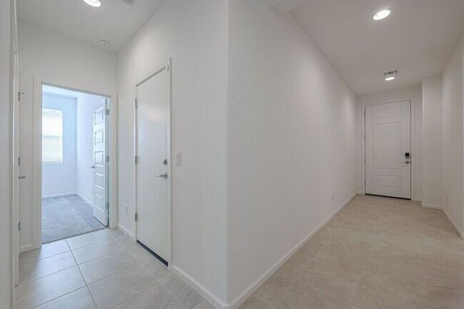 Building Photo - Alamar Living, 4 Bed, 3 Bath Rental!