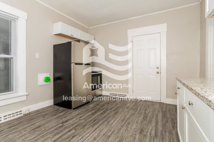 Building Photo - 833 Jefferson St