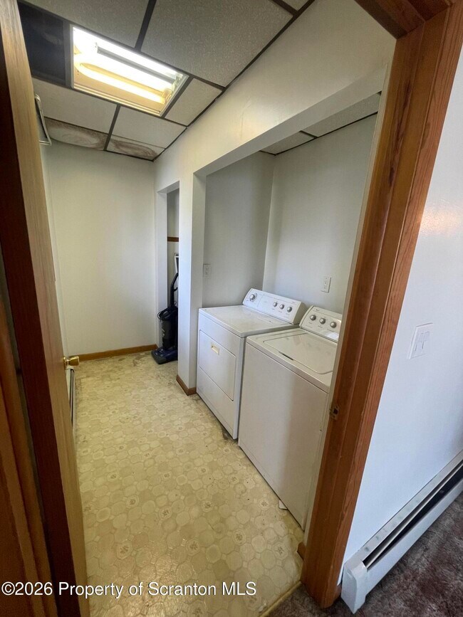 Building Photo - 715 Mill St