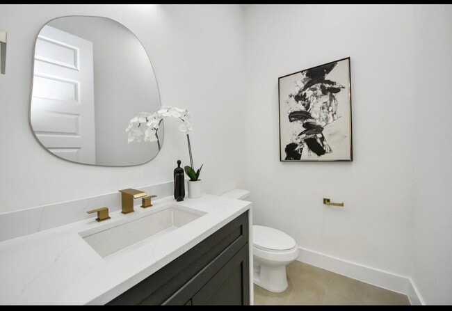 Building Photo - 7911 Lynette St