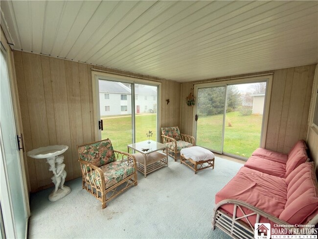 Building Photo - 32 Maple St