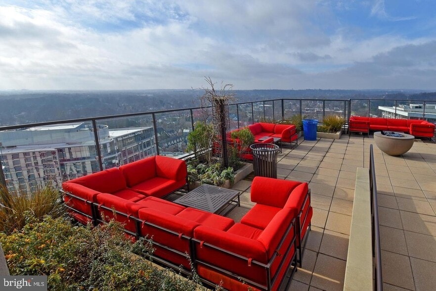 Building Photo - 851 N Glebe Rd