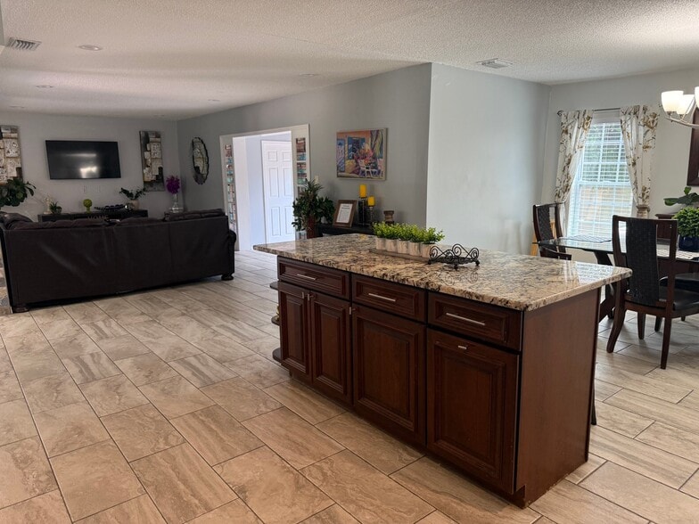 Building Photo - 914 W Cimmeron Dr