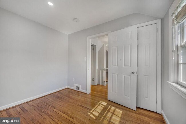 Building Photo - 2355 N Quincy St