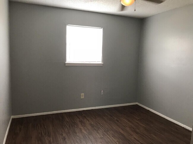 Building Photo - 1118 44th St