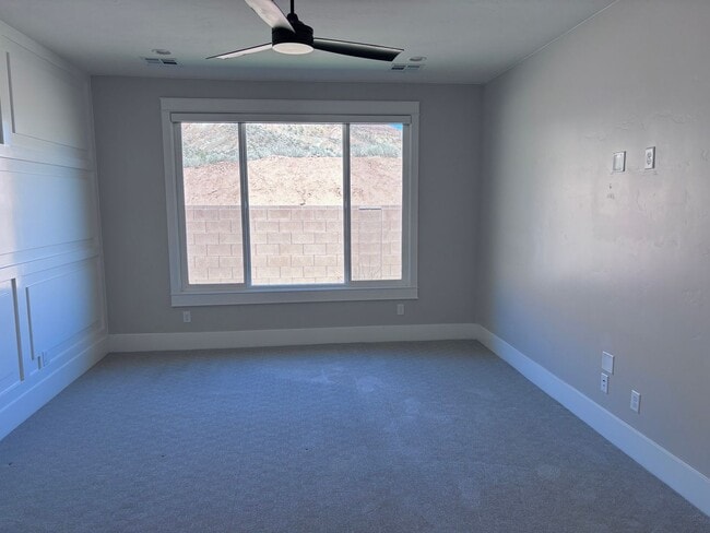 Building Photo - Wonderful single story 4 bed | 3 Bath | 2 Car Garage off Washington Dam Rd with Hot Tub