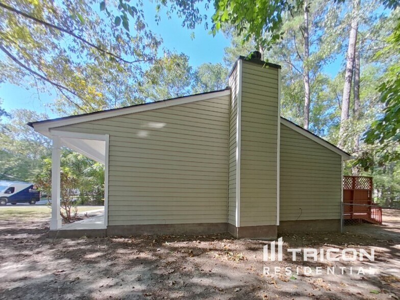 Building Photo - 201 Raintree Dr