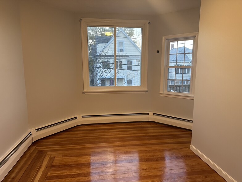 Building Photo - 42 William St