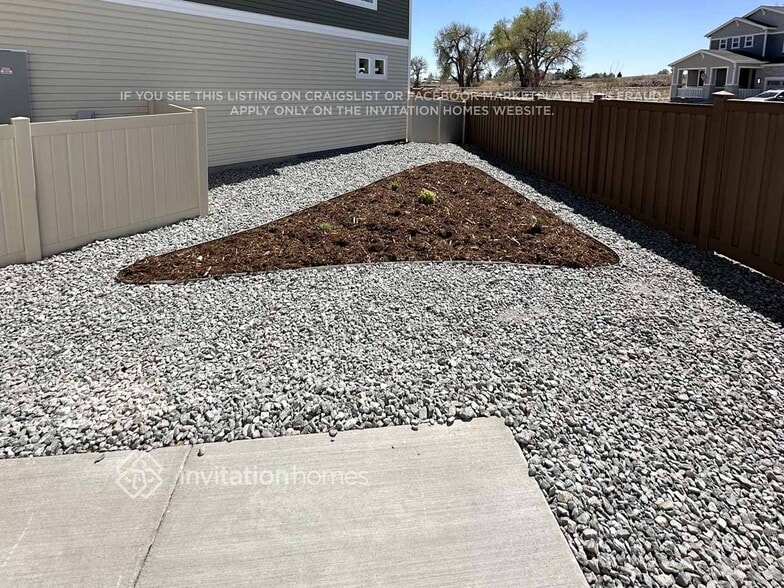 Building Photo - 3341 Streamwood Dr