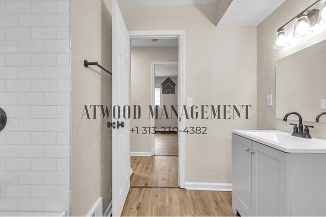 Building Photo - This beautifully updated 3-bedroom, 1-bath single-family home is ready for move-in!