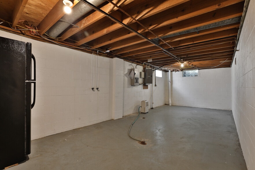 Building Photo - 270 Bryant Ave