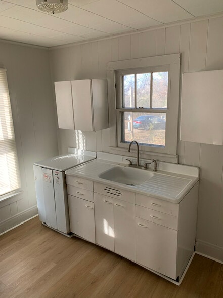 Primary Photo - 218 Elm St