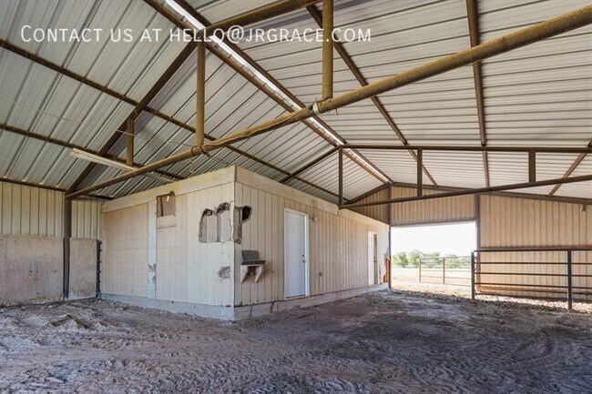 Building Photo - 740 N League Ranch Rd