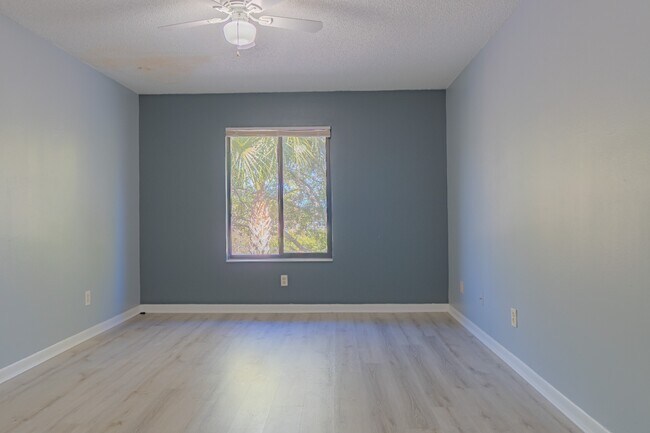 Building Photo - NEWLY REDUCED RENTAL PRICE!!