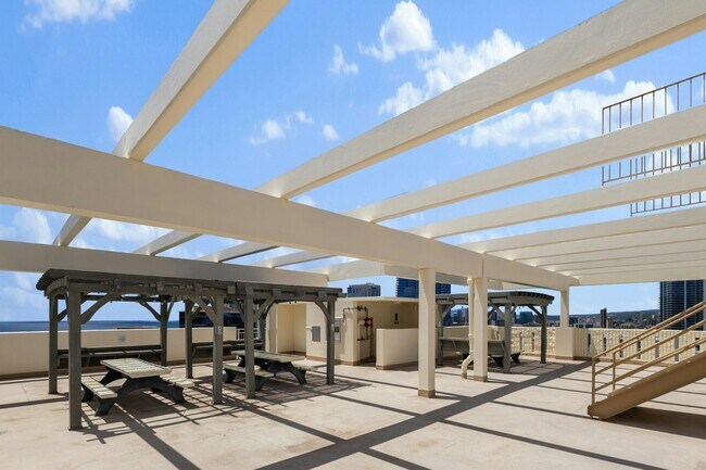 Building Photo - 1655 Makaloa St