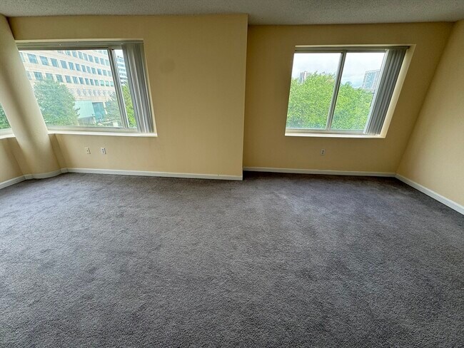 Building Photo - 8 Museum Way