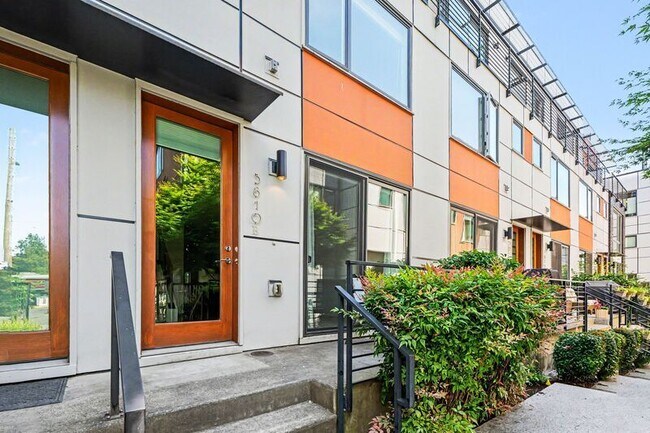 Building Photo - 3810 California Ave SW
