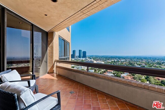 Building Photo - 10430 Wilshire Blvd
