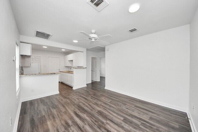 Primary Photo - 233 N Carolina St