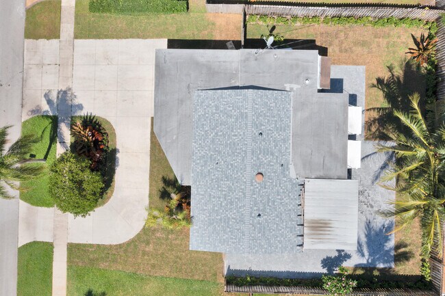 Building Photo - 921 SE 15th Ct