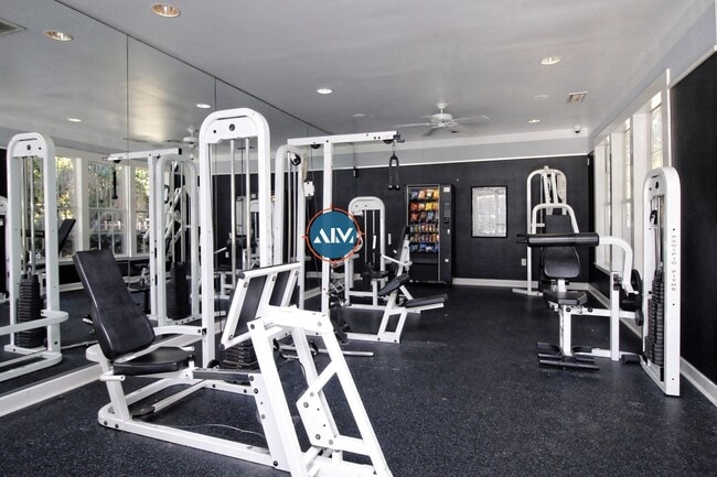 Building Photo - Top-Floor 2BR Condo at The Estates at West...