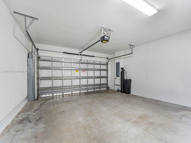 Building Photo - 501 NE 6th Ct