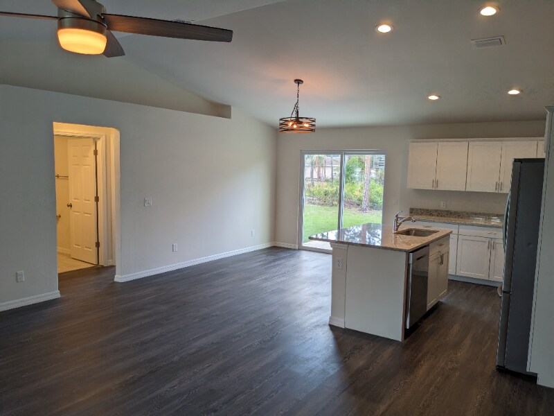 Building Photo - 5900 Cazler Ave