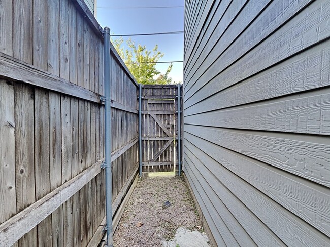 Building Photo - 7416 Coronado Ave