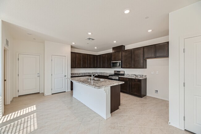 Building Photo - 2777 Abrantes Pl