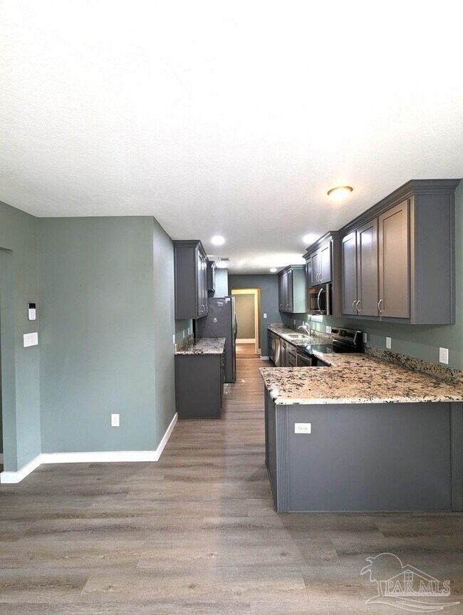 Building Photo - 6045 Hamilton Bridge Rd