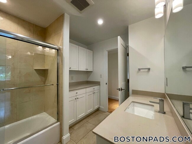 Building Photo - 1443 Beacon St