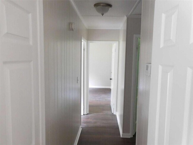 Building Photo - 145 Sarsen Cir