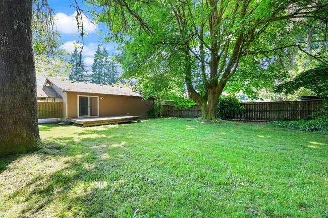 Building Photo - Move in ready now! 3 bedroom rambler in NE...