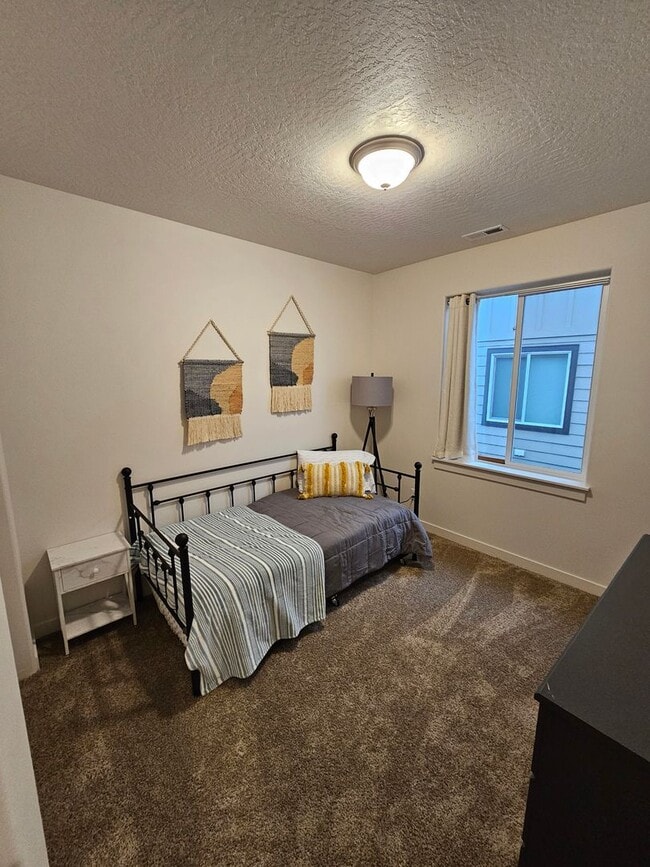 Building Photo - Beautiful Home in Post Falls
