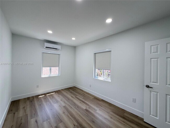 Building Photo - 311 SW 27th Ave