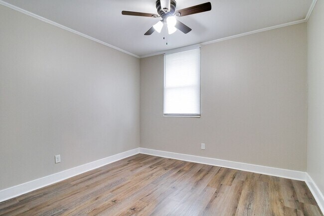 Building Photo - 115 S Girouard Rd
