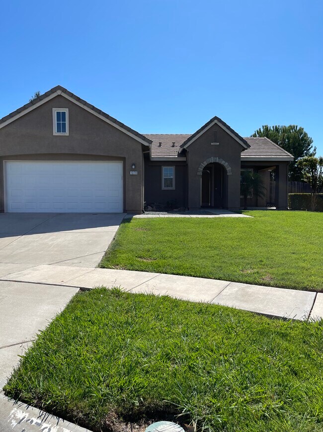 Primary Photo - 1370 Oregon Creek Way