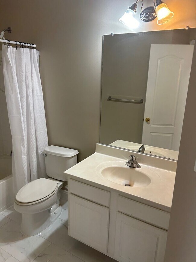 Building Photo - Clarksburg Townhouse