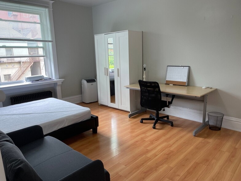 Building Photo - 746 Broughton St