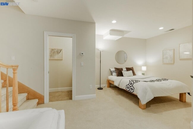 Building Photo - Live Exceptionally in This Peaceful Willow Glen Executive Home; 4 bed/ 4.5 bath