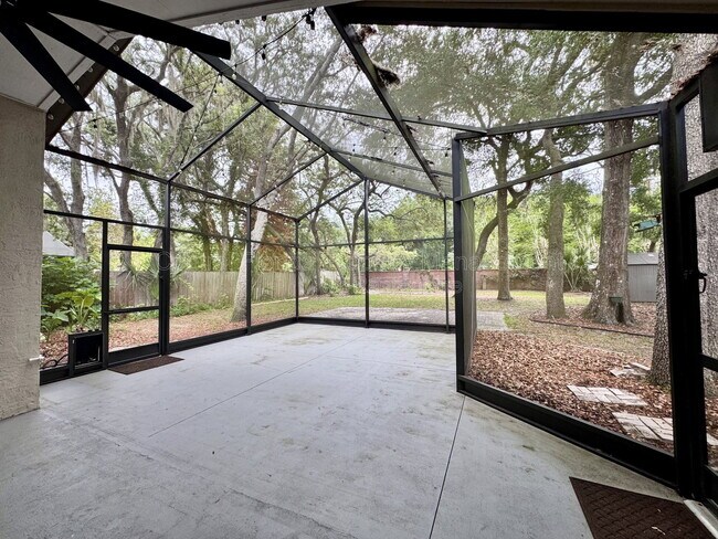 Building Photo - 721 Endeavour Dr S