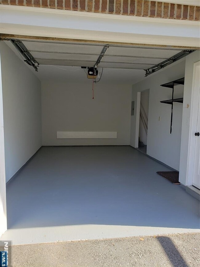 Building Photo - 219 Village Cir Dr