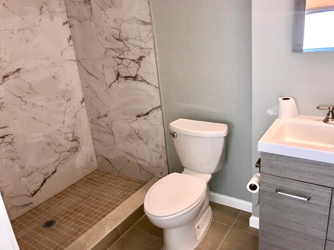 Building Photo - 913 N 15th St