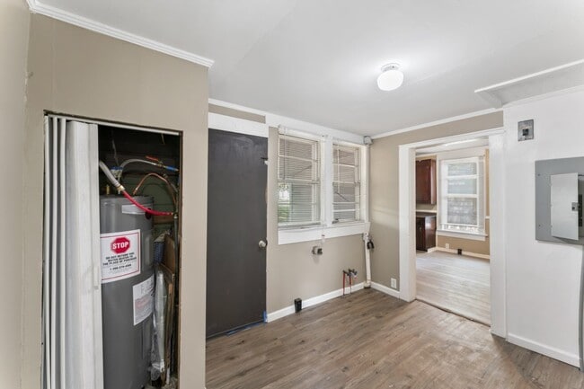 Building Photo - "Charming 2-Bed, 1-Bath Gem on Avenue H – ...