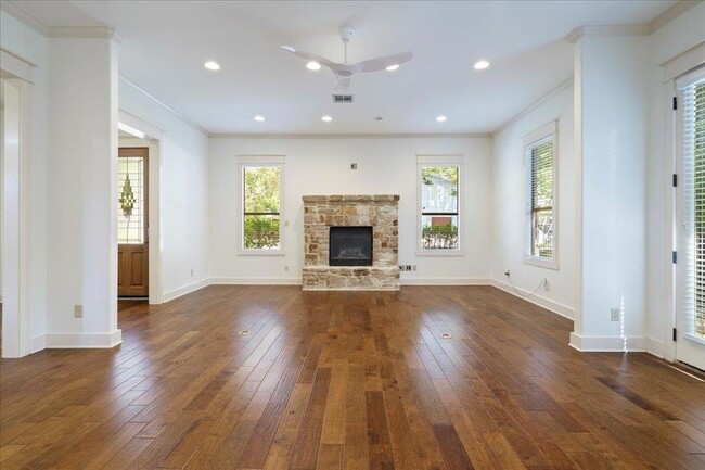 Building Photo - 5603 William Holland Ave