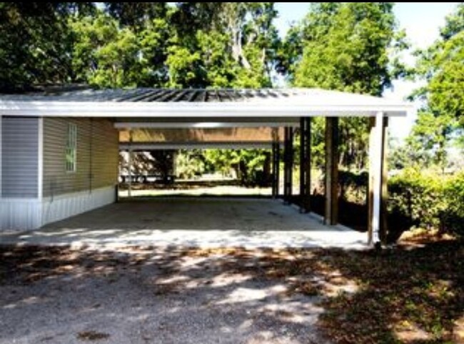 Building Photo - Country living charmer!