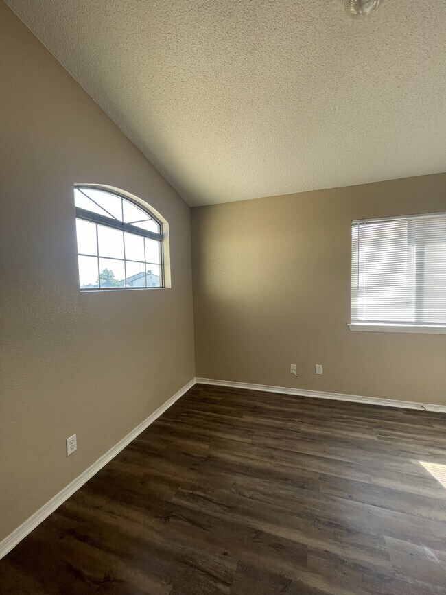 Building Photo - 3677 Tierra Alba Dr