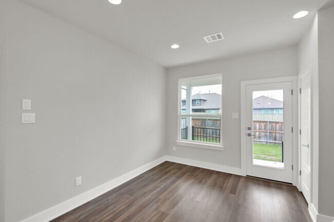 Building Photo - 208 Mirabeau Way