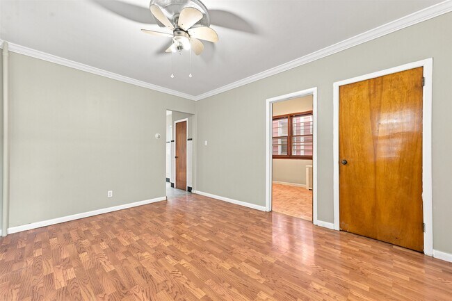 Building Photo - 129 W 28th St